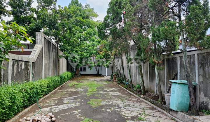 House on land, Paso Ragunan Road. House on land, Paso Ragunan Road.