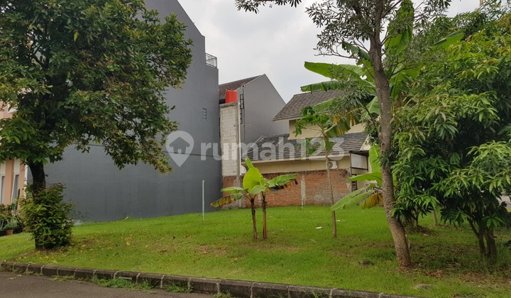 Hook plot in Grand Wisata.