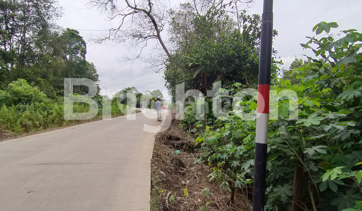 LAND BY THE ROAD NEAR APT.PRANOTO AIRPORT