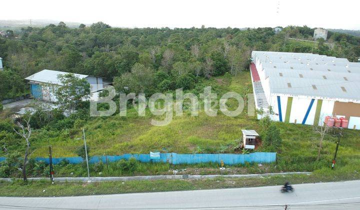 TANAH LUAS  DIPINGGIR JALAN BESAR SERTA DITENGAH IKN 2