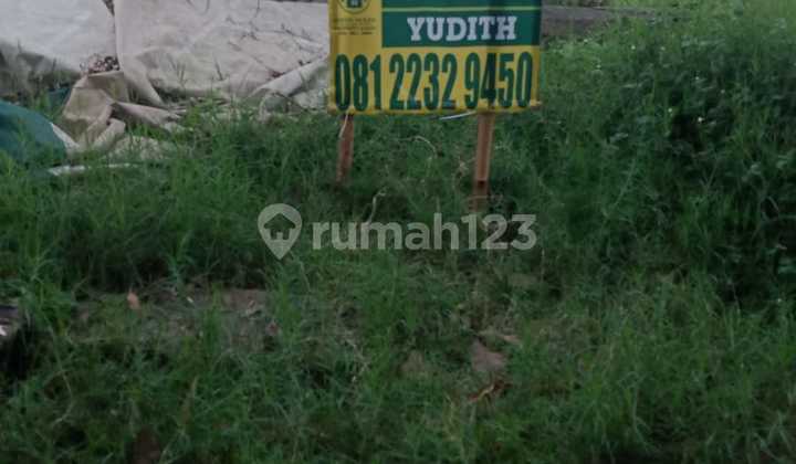 Lot in Villa Trinity for sale cheap.