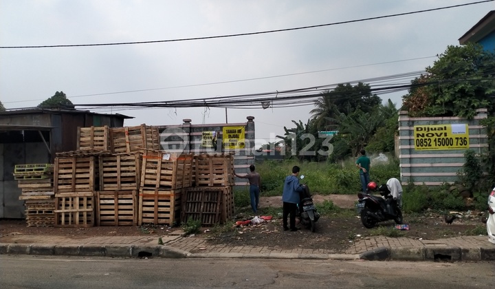 Land on the side of the highway next to the Cileungsi flyover, a very strategic location, negotiable price.