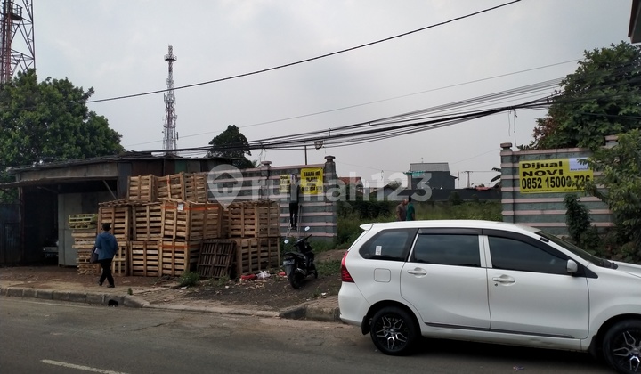 Land on the side of the highway next to the Cileungsi flyover, a very strategic location, negotiable price.