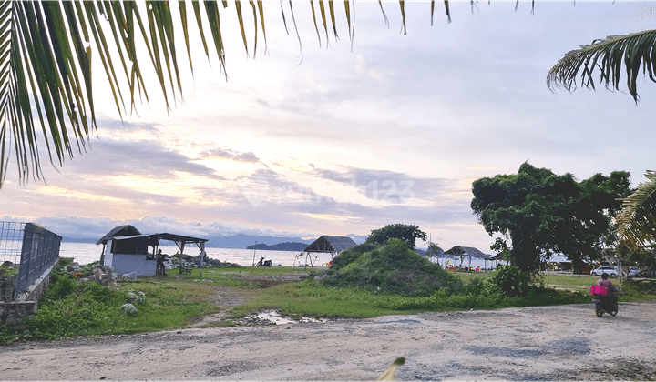 Tanah Tepi Pantai 1