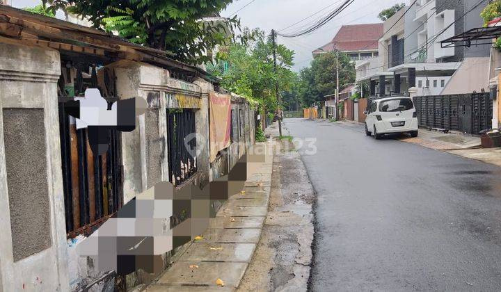 Rumah shm  tidak layak huni lagi di kp ambon lokasi sangat bagus dekat ke jalan utama dan pasar tradisional  bebas banjir siap di bangun ulang  1