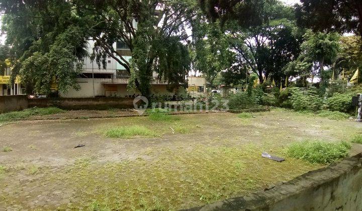 Di  Tanah kosong di jl. Pelajar Pejuang Bandung 2