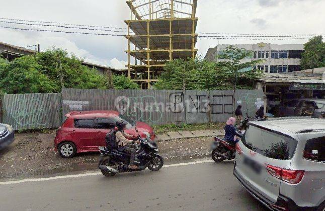 di Jalan Pahlawan Revolusi, Jakarta Timur 1