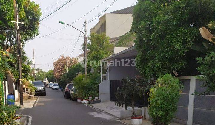 Rumah Lama Hitung Tanah Di Kampung Ambon, Jakarta Timur 2