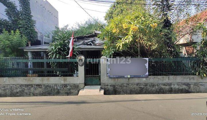 Rumah Pinggir Jalan Di  Utan Kayu Utara Jakarta Timur 1