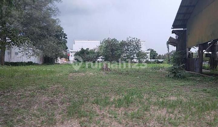 Land 5200 m2, in Soekarno Hatta city of Bandung. Land 5200 m2, in Soekarno Hatta city of Bandung.
