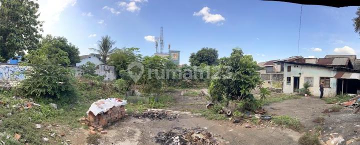 Di Tanah Kosong di Jl TB Simatupang Ragunan Jakarta selatan Di Tanah Kosong di Jl TB Simatupang Ragunan Jakarta selatan