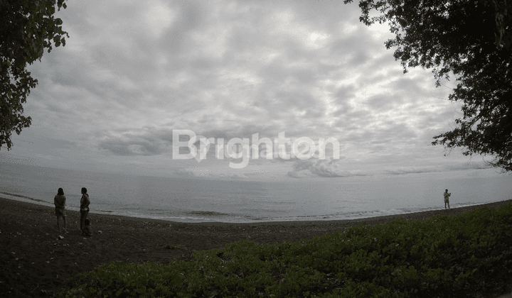 Land with beach view in the Kerobokan Singaraja area 1