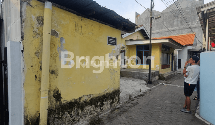 DI  TANAH TENGAH KOTA DEKAT TUGU YOGYAKARTA 1