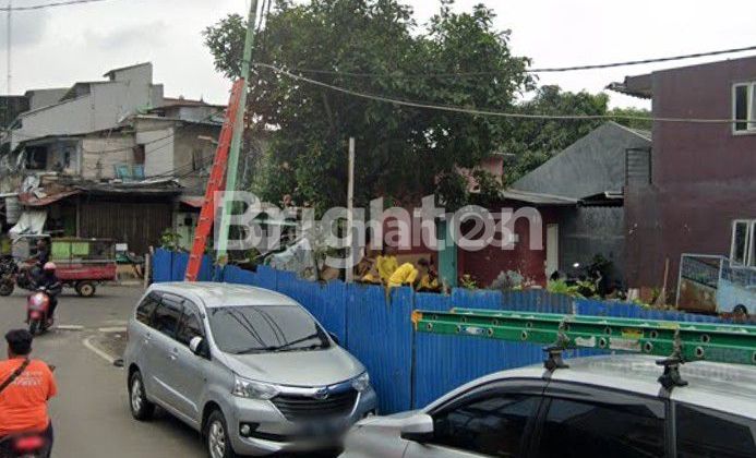 VACANT LAND WITH HOOK POSITION, SUITABLE FOR BUSINESS IN KEMANGGISAN, WEST JAKARTA