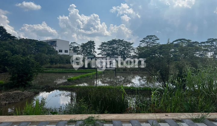 Land in a strategic location on the roadside near the new governor's office complex. Land in a strategic location on the roadside near the new governor's office complex.