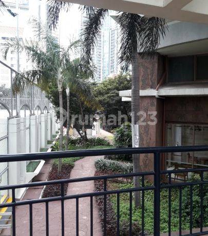 Lantai Rendah 3-2 Bedromsthe Near Ascot & Rafles Hotel, Jakarta