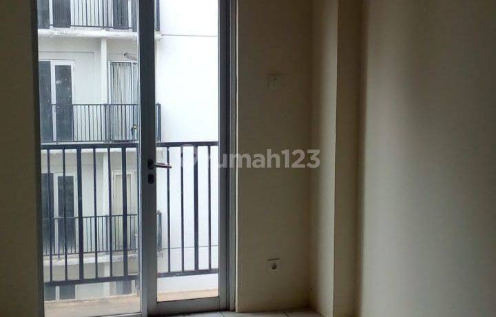 Apartemen baru di pusat bisnis tangerang selatan dgn 2 Bed Room menghadap kolam Renang