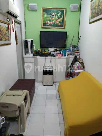 Apartemen Modernland Tower Merah