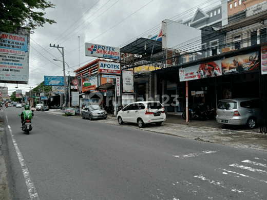 STRATEGIS BANGET...! RUKO 3 LANTAI DI KAWASAN ELITE BABARSARI COCOK UNTUK USAHA APA SAJA 