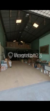 GUDANG TRUCK KONTAINER MASUK , LOKASI JALAN BESAR