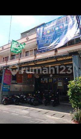 Ruko gandeng 3 di kali baru bungur jakpus