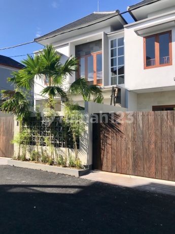 Rumah Semi Villa One Gate System Sangat Dekat Padonan Canggu Dengan View Sawah Nyaman Akses Mobil Papasan Dekat Ke Kapal ,, Padonan Canggu Dan Gatot Subroto Barat