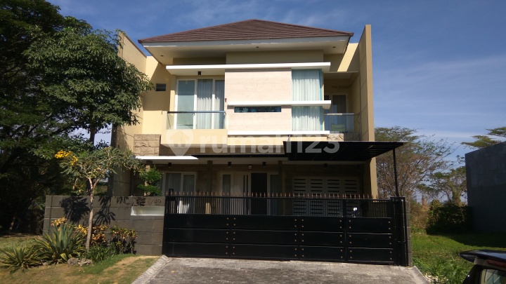 Citraland East Emerald Mansion - Minimalis Full Furnish, Depan Taman