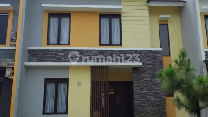 Rumah di Daerah Simprug Garden Jababeka