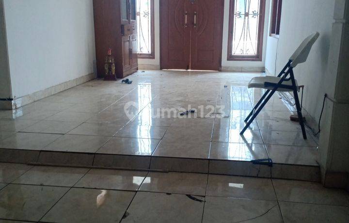 Rumah 2 Lantai Dekat Akses Tol Di Komplek Pelni S6197
