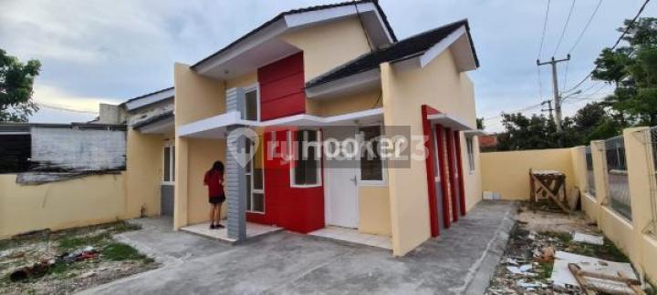 For sale: move-in ready house in front of the park at Taman Sakura Bekasi cluster. Newly renovated building. For sale: move-in ready house in front of the park at Taman Sakura Bekasi cluster. Newly renovated building.