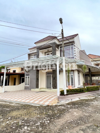 RUMAH TOWNHOUSE FULL FURNISHED CANTIK, ELEGAN DAN MEWAH DI PERUMAHAN GRAND GARDEN DI DAERAH CELENTANG PUSAT KOTA