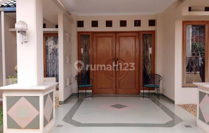 Rumah Siap Huni dengan Kondisi Terawat dan Strategis @Perumahan Alam Cirendeu