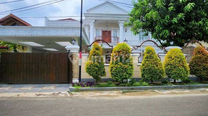 Rumah mewah di Komplek Waringin Permai,Jakarta Timur