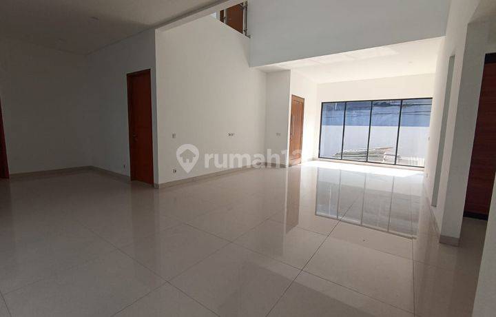 Rumah Mewah Baru di Komplek Cipaganti Permai, Bandung