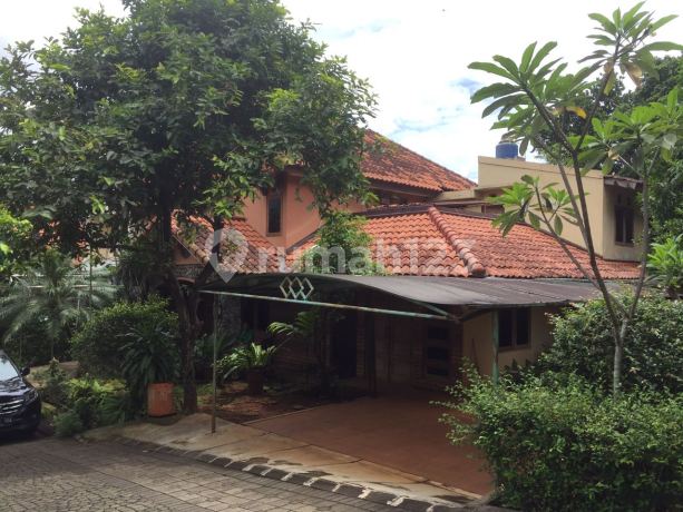 Classic House with a Spacious Yard, Comfortable and Lush Living, Villa Cendana, Pondok Ranji