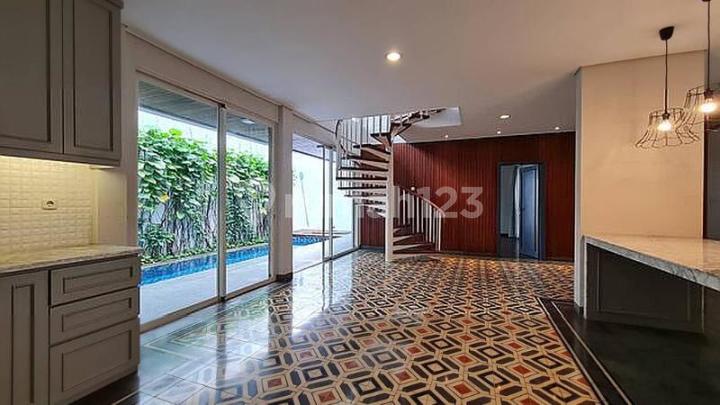 Rumah Siap Huni Kebayoran Baru Depan Taman Area Tenang Jalan Lebar Akses Mudah