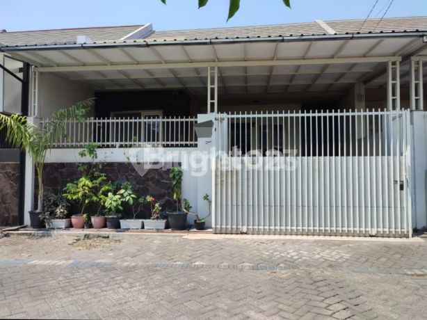 RUMAH 1,5LT SANGAT TERAWAT DI GRIYA KEBRAON UTAMA, SURABAYA BARAT