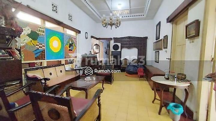 Cheap old house in yado radio dalam south jakarta