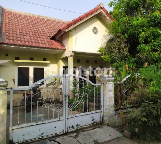 Rumah Second Wiguna Timur Regency dekat Raya MERR Rumah Second Wiguna Timur Regency dekat Raya MERR