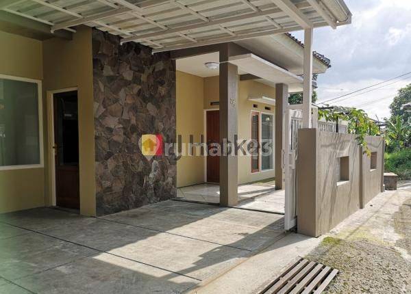 Rumah di Lembah Permai Hanjuang Cimahi, Bagus Posisi Hook