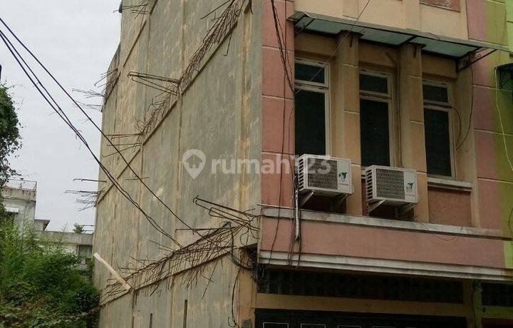 Rumah Kompleks Krakatau Mas Blok D