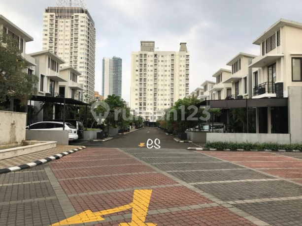 Turun Harga, Rumah Cantik Dalam Town House di Thamrin City