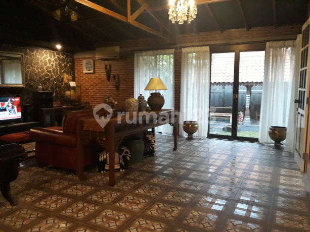 Very affordable and negotiable. Ethnic house with Javanese nuances and classic style. Very comfortable and the best residential choice for your family.
