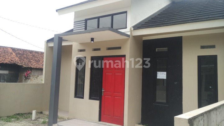 Rumah dalam cluster Griya Azizan