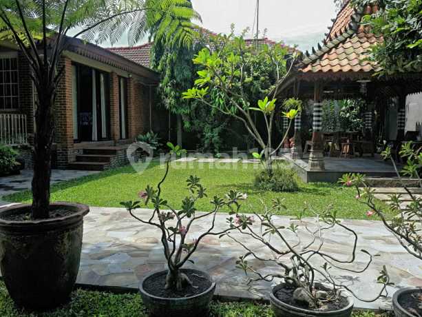 Classic and ethnic house. Very elegant plus gazebo. Suitable for a very comfortable and special residence and investment, of course. Classic and ethnic house. Very elegant plus gazebo. Suitable for a very comfortable and special residence and investment, of course.