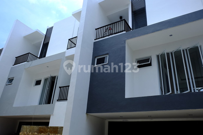 Rumah Baru Gaharu Terrace unit F di Cipete Jakarta Selatan Rumah Baru Gaharu Terrace unit F di Cipete Jakarta Selatan