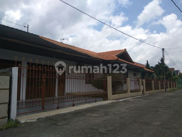RUMAH MENARIK !!Rumah Nya Yang Lebar Dengan Halaman Rumah Nya Yang Luas di Kawasan Cicukang Indah !! RUMAH MENARIK !!Rumah Nya Yang Lebar Dengan Halaman Rumah Nya Yang Luas di Kawasan Cicukang Indah !!