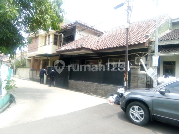 Jarang ada Rumah Dua Muka Satu Menghadap Jalan Pluto dan yang satu menghadap Jalan Marga Makmur. Rumah murah dan nyaman di perumahan Margahayu Raya Jalan Pluto Selatan Bandung Timur