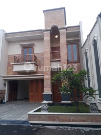 Brand New Full Furnish Marmer Jati Strategis 15 Menit ke Pintu Tol