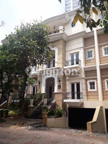 Rumah elite di blossom residence kemayoran